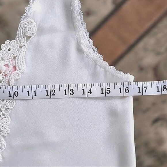 Vtg 90ās silky ivory laceātank camisole - Picture 9 of 14